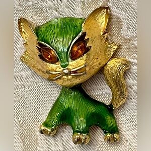 Vintage JJ Jonette Jewelry Green Enamel Cat Brooch Pin Amber Rhinestone Eyes MCM